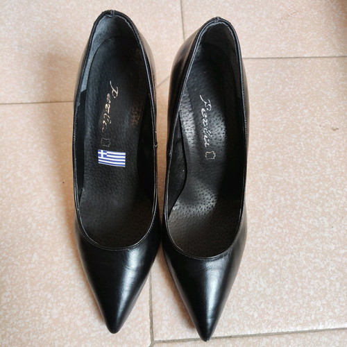 Leather pumps like new, size 37, black, 9 cm heel