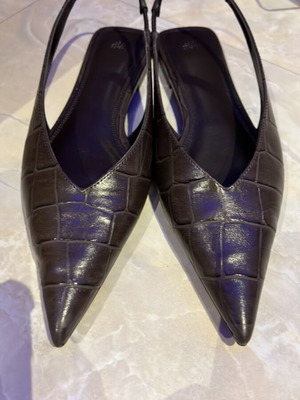 Μυτερές γόβες slingbacks H&M καφέ σαν καινούργιες, φλατ κροκό