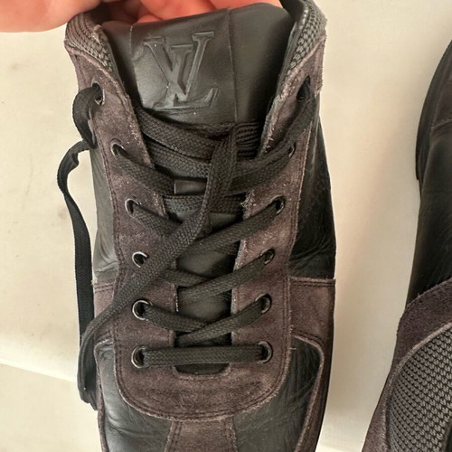 Louis Vuitton men's authentic sneakers used, size 40, black