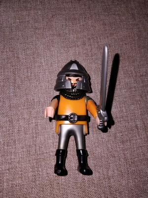 Playmobil φιγούρα σαμουράι με μεταλλική περικεφαλαία και σπαθί