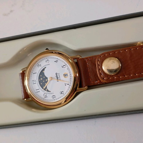Sanyo Quartz Moonphase wristwatch new, gold-tone, in box