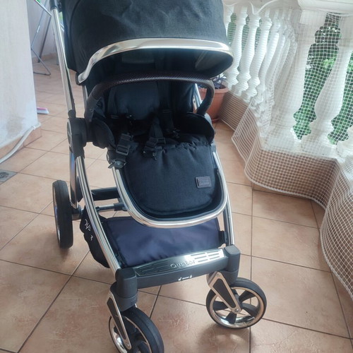 Oyster 3 in 1 stroller like new with accessories