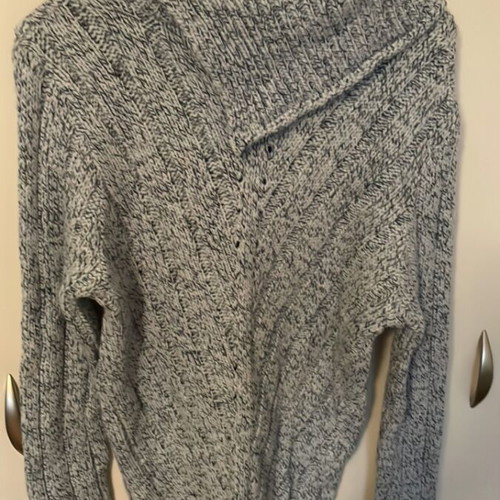 Women's sweater turquoise like new