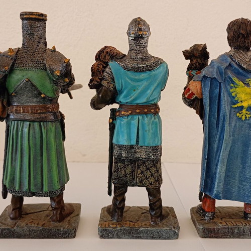9 Knights used resin figures with detailed design