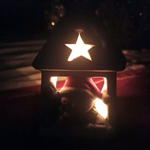 Christmas decorative tealight holder like new, ceramic snowy house with snowman