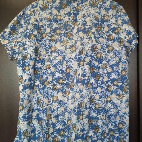 Outfit women's shirt with short sleeves like new, size 4XL, white and blue