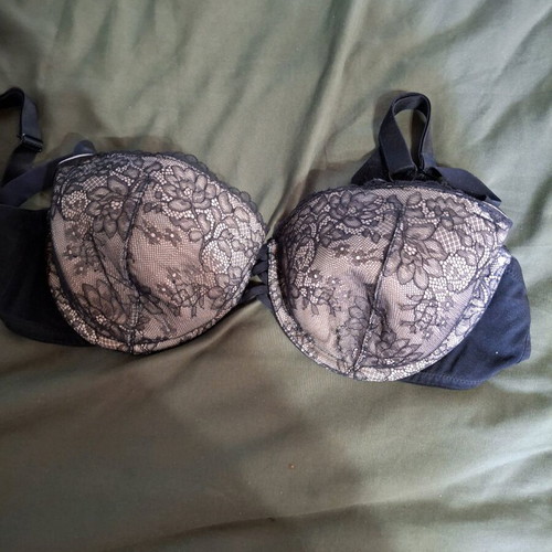 Bra 85D used, with slightly damaged underwire