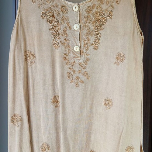 Eif sleeveless top beige embroidered size M like new