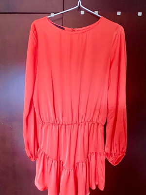 Zoya coral satin dress like new, size S