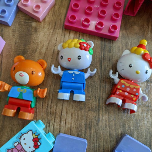 Hello Kitty Sanrio Funpark Blocks Used With Box