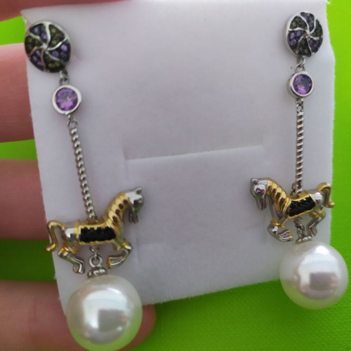 Carrousel earrings used with fake pearl