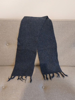 Wool scarf used, dark blue