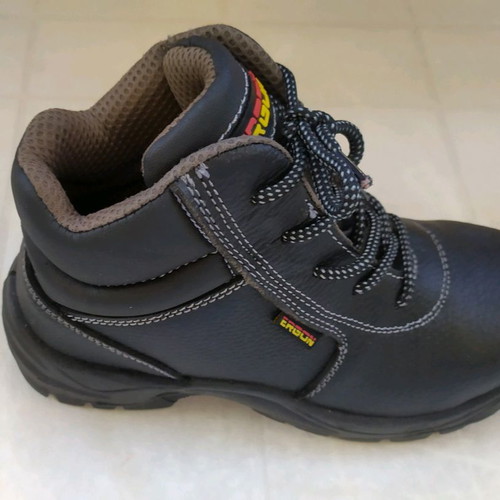 Boots new, size 38, black
