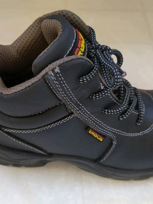 Boots new, size 38, black