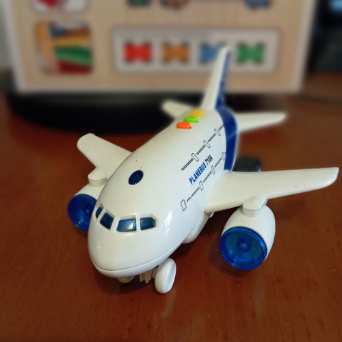 Toy airplane like new with lights and sounds