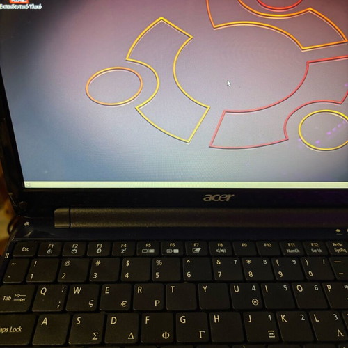 Acer Aspire One A0751h like new with charger and Microsoft mouse
