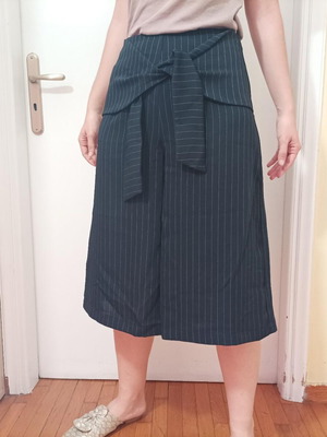 Navy striped zip culottes Mango new small with skirt effect and straps