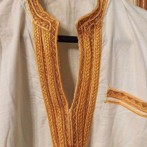 Traditional White Men's Jellaba Kaftan with Gold Embroidery and Agal Gift