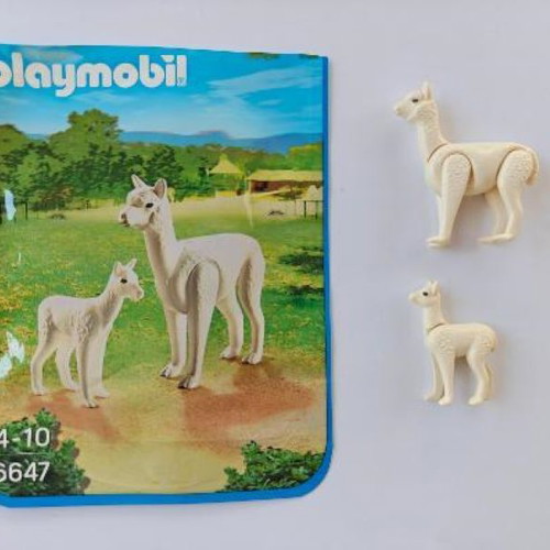 Playmobil 6647 Alpaca with Baby set like new