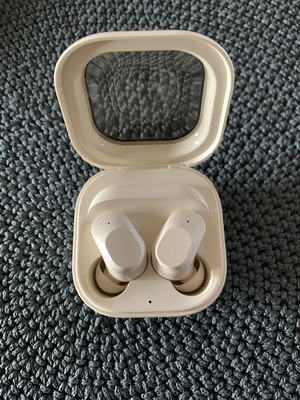 Bluetooth earbuds new, excellent condition