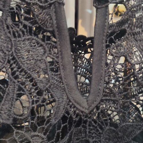 Black lace top with 3/4 sleeves like new, size S