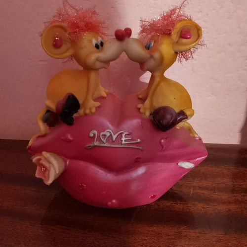 Piggy bank loving mice like new