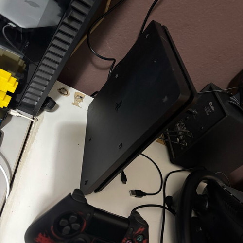 PlayStation 4 used with 500GB, game, controller and stands