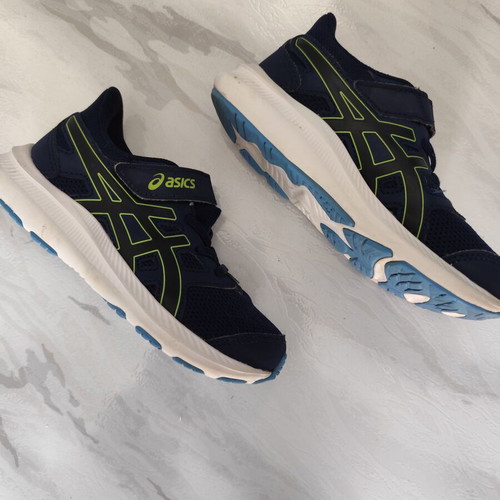 Asics kids' athletic shoes size 28.5 like new, blue