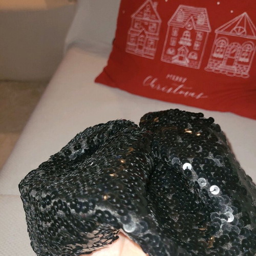 Axel beret with sequins black like new