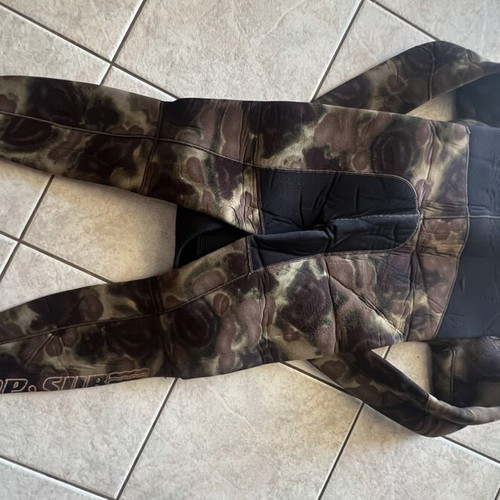 Top Sub wetsuit 7mm used for 1.70m and 70kg person
