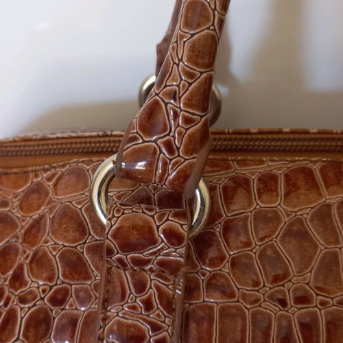 Handbag with croco pattern made of patent leather like new