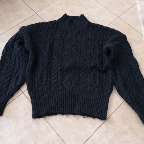 Knitted women's sweater black like new, one size
