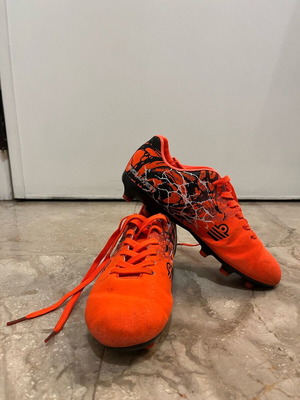 Admiral football shoes size 34 like new, orange with studs