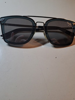 Police sunglasses silver like new with mirror lenses