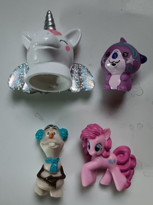 Toy figures used, lot of 4 pieces