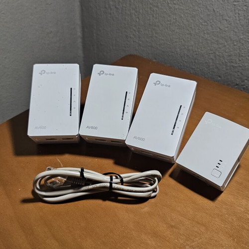 TP-LINK TL-WPA4220T Kit Powerline Triple with Wi-Fi 4 and Ethernet Ports like new
