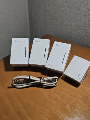 TP-LINK TL-WPA4220T Kit Powerline Triple with Wi-Fi 4 and Ethernet Ports like new