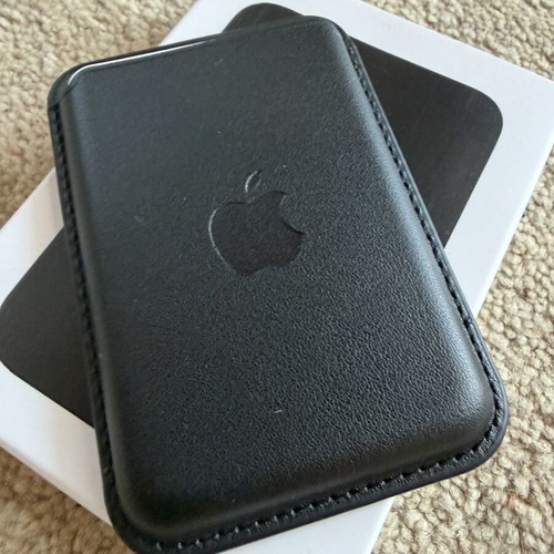 MagSafe Wallet like new