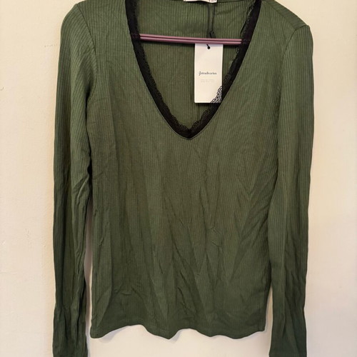 Rip basic khaki blouse with lace new Stradivarius