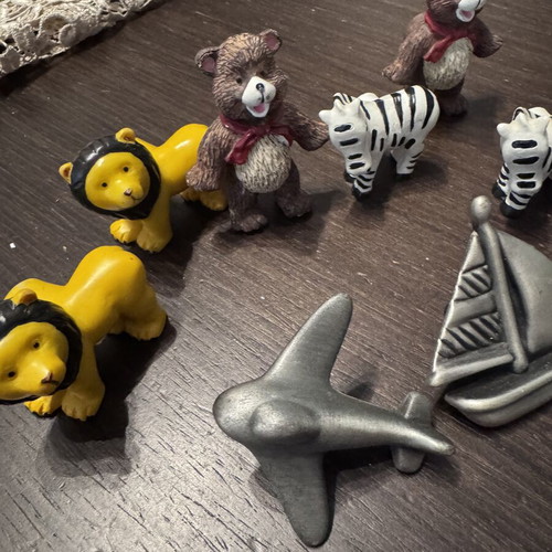 Animal-shaped knobs set for children's wardrobes and drawers like new