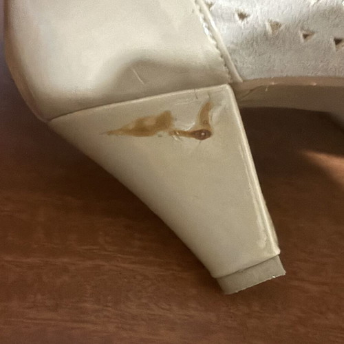 Moda Scarpino leather perforated pumps size 38 used beige cream