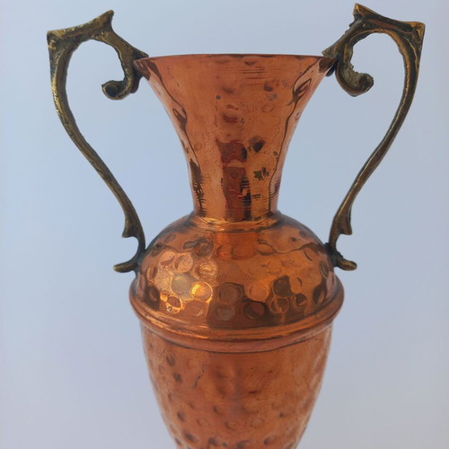 Set of 2 old copper amphorae like new, handmade with bronze handles