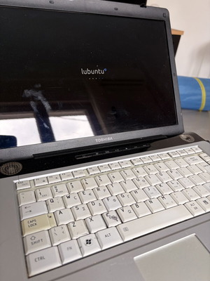 Toshiba Satellite A300 laptop used with Lubuntu, 1GB RAM, 320GB HDD