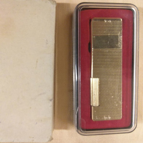 VTG Kingstar gas lighter in gold tone like new