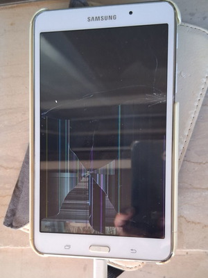 Samsung SM-T230 tablet με σπασμένη οθόνη