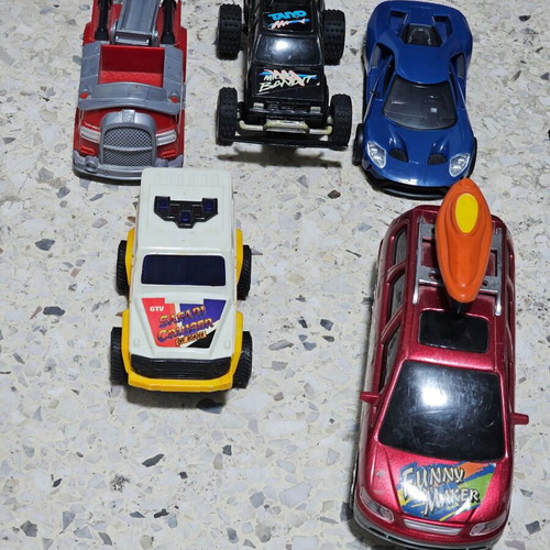 Various toy cars used, pack of 15 pieces
