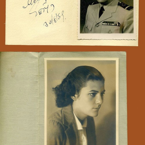 Set of 8 vintage photos in authentic paper envelopes like new