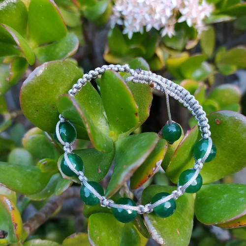 Macrame bracelet with semi-precious stones