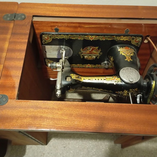 Ideal De Luxe treadle sewing machine like new