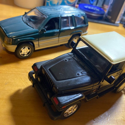 Jeep Grand Cherokee and Wrangler pack like new, New Ray